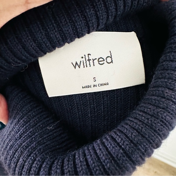 Sz S Aritzia WILFRED Montpellier Cropped Turtleneck Sweater in Navy - Picture 4 of 6